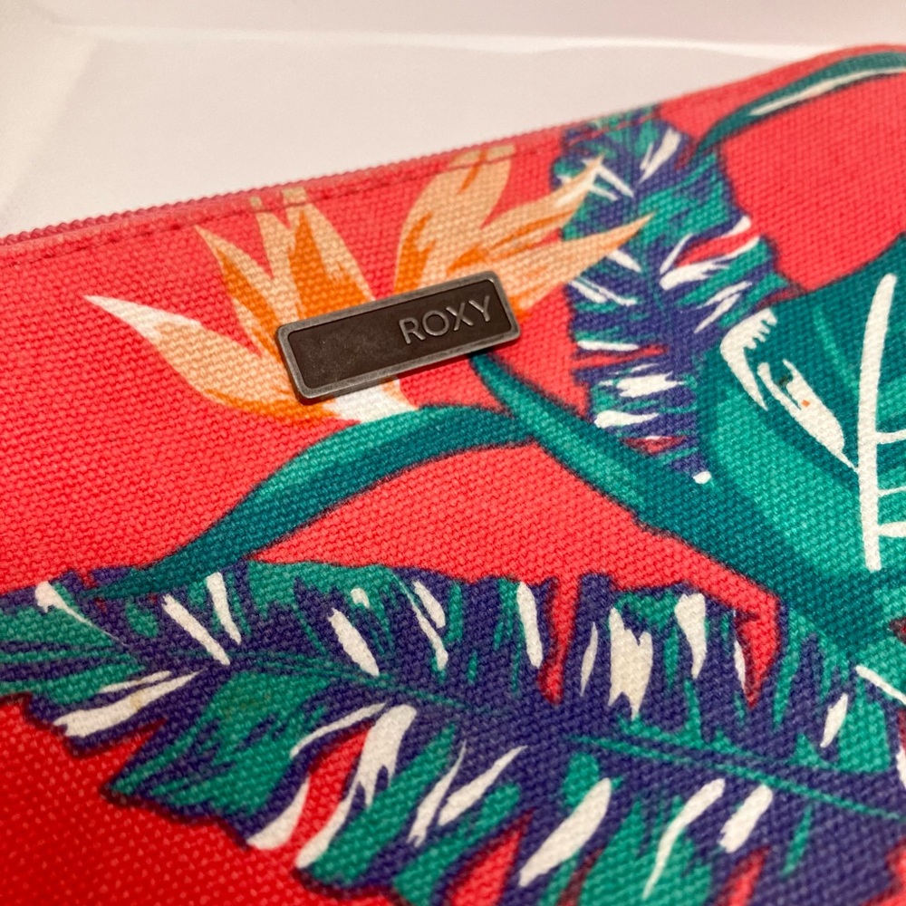 Roxy Floral Pouch